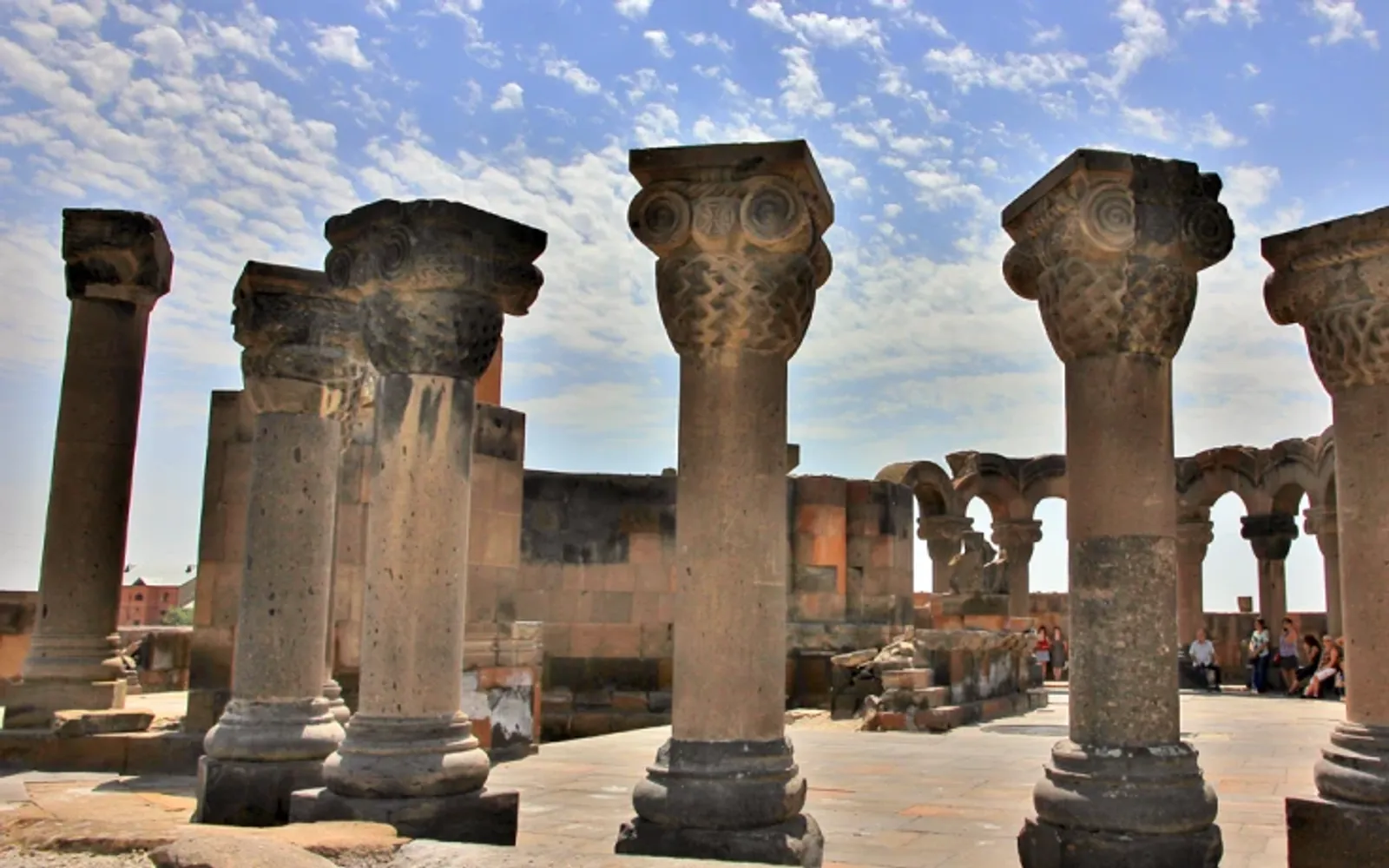 Էջմիածին և Զվարթնոց